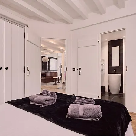 Le 1818 Apartment *